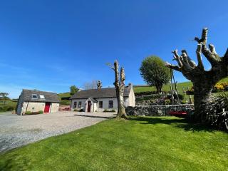 Mc Courts Cottage - Hilltown - 3