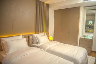 Executive 1BR - Steps from Total HQ w Fully equipped Kitchen, Fast WiFi, 65" Smart TV - Luanda - 1