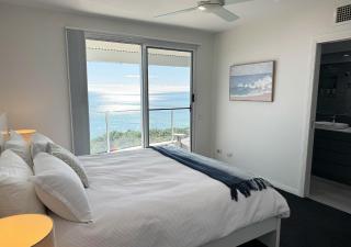 3 Bedroom Beachfront Penthouse with Epic Rooftop & Ocean Views - Pialba - 1