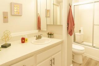 Spacious 2BR Townhouse - 3 Queens - Sleeps 8 - Redondo Beach - 4