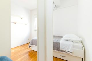 Apartments with parking space Split - 24252 - 2