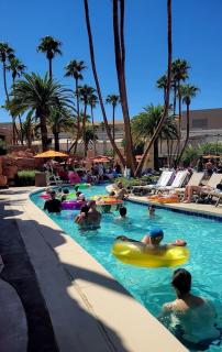 MGM SIGNTURE balcony, free valet parking - Las Vegas - 0