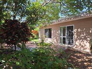 J & Ella's Holiday House - 2 Bedroom, 2 Bathroom Home for 5 Guests - Cooktown - 0