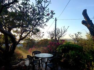 J & Ella's Holiday House - 2 Bedroom, 3 Beds, 2 Bathroom, 4 or 5 Guests - 1