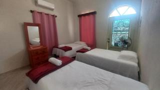 Céntrica habitación con balcón para 3 personas con baño exclusivo en pasillo - Ciudad Valles - 0