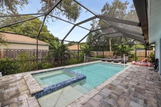 Relaxing 4BR Home with Spa and Saltwater Pool Near Beach 30 day minimum stays Perfect for remote workers and family trips - Sarasota - 9