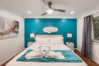 Your Stylish King Suite Getaway - Sleeps 4 - Pool, Prkg - Austin - 9