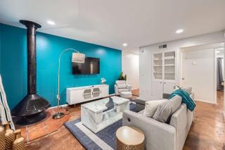 Your Stylish King Suite Getaway - Sleeps 4 - Pool, Prkg - Austin - 8