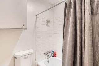 Your Stylish King Suite Getaway - Sleeps 4 - Pool, Prkg - Austin - 4