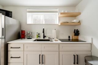 Stay Portland Collection - Budget-Friendly Basement Hideaway - 91 WalkScore - Portland - 6