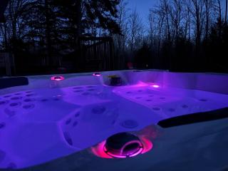Classic-country Getaway W Hot Tub & Ev Charger - Lion's Head - 8