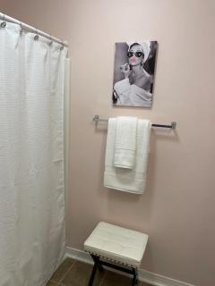 Chic Centrally Located 2BR Townhome at the Rez Sleeps 6 - Brandon - 8