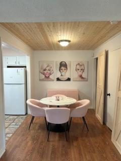 Chic Centrally Located 2BR Townhome at the Rez Sleeps 6 - Brandon - 4