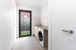 Everhome Lakeside Home - Berwick - 4