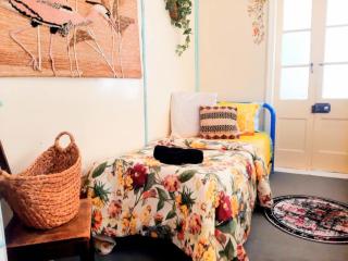 Oakwood House - Entire house rental - 5 bedrooms with Netflix and WiFi - Tambo - 3
