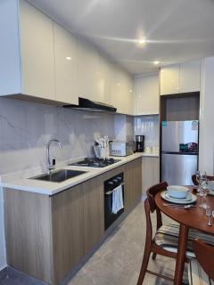 Modern 1BR Apartment with Pool & Gym, 1 Min to Junction Mall - Nairobi - 2