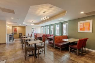 Orangewood Inn & Suites Kansas City Airport - Kansas City - 8