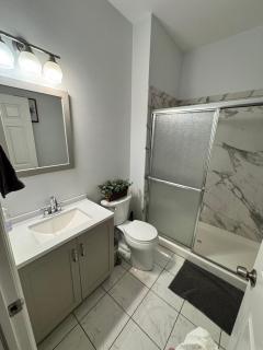 4 ROOMS FAMILY HOUSE WITH BACKYARD, LAUNDRY AND PARKINg - Union City - 7