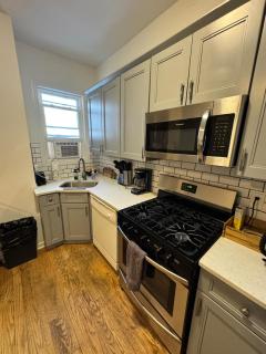 4 ROOMS FAMILY HOUSE WITH BACKYARD, LAUNDRY AND PARKINg - Union City - 2