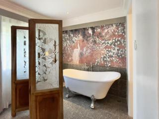 MiraNamin Nest LANTANA SUITE with Bathtub, Kitchen - Manilla - 3
