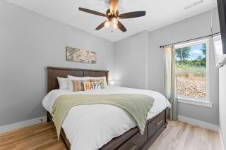 High Cliff Cabin + Private Hot tub at Table Rock Lake - Kimberling City - 9