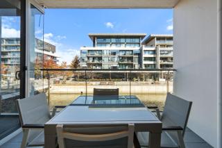 Spacious Lakefront Apartment with Pool Access - Kingston - 7
