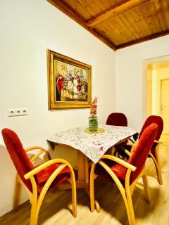 Cozy 4BR Apt for up to 12P 10-Min to FAC Platz - Wenen - 7