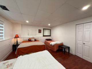 Langley Family Room in a Budget- Minutes to Downtown, Shopping, Transit & Parks - Langley - 0