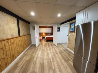 Langley Family Room in a Budget- Minutes to Downtown, Shopping, Transit & Parks - Langley - 3
