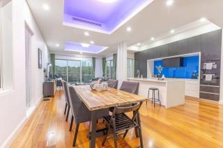 Luxury 5BD house w water view in Melrose Park - Sydney - 6