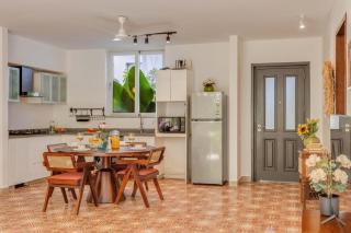 Stylish 2BR Apartment with Pool near Candolim and Coco Beach - 1
