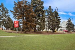 Econo Lodge - Willowbrook - 1