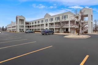 Econo Lodge - Willowbrook - 8