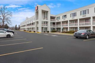 Econo Lodge - Willowbrook - 3