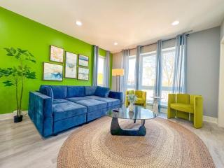 Pilsen Art Center Family Friendly 3BR Retreat with Free Parking Near Medical District, Douglas Park and University Illinois Chicago - 0