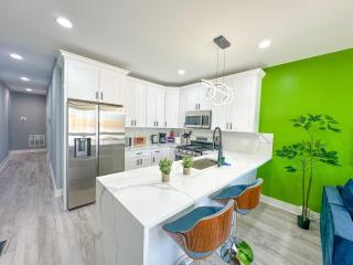 Pilsen Family-Friendly 3BR Retreat Free Parking - Chicago - 6