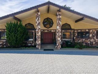 4300 sq ft Bay Escape, Near Beach, Golf and Trails - Half Moon Bay - 1