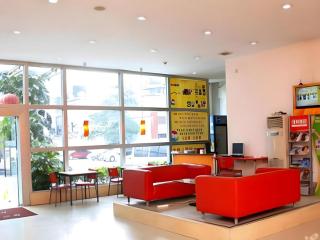 Super 8 Hotel Guangzhou Huanghuagang Branch - Canton - 6