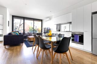 Cosmo Stays- Designer Apartment Fabulous Location - Melbourne - 4