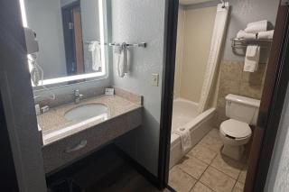 AmericInn by Wyndham Albert Lea - Albert Lea - 1