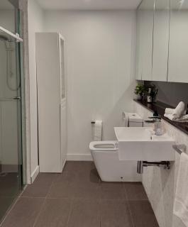 4 Bedroom Luxurious Apartment near CBD - 9