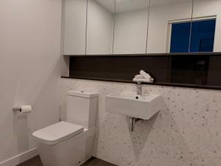 4 Bedroom Luxurious Apartment near CBD - Melbourne - 5