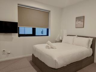 4 Bedroom Luxurious Apartment near CBD - 8