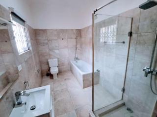 Stylish 3 bedroom House Near Airport & Marina Mall - Accra - 2