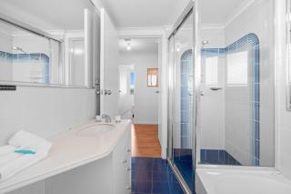 Views of Wallis Lake! Pool, Tennis Court, Walk to Splash Park! - Tuncurry - 4