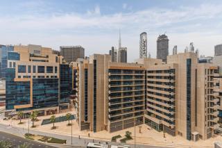 Waves - Luxe Studio with Jacuzzi & City Views - 9