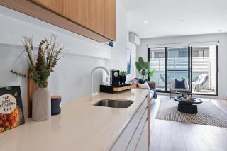 Urban Living at Its Best - Carnegie - 5