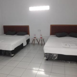 Lejo Grand Hotel - Cikembulan - 1