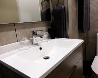 Modern One-Bedroom Apartment l Secure Parking l Fast Wi-Fi - 3