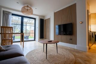 Scandi Style Garden Suite #1 with Parking Permit - Bristol - 2
